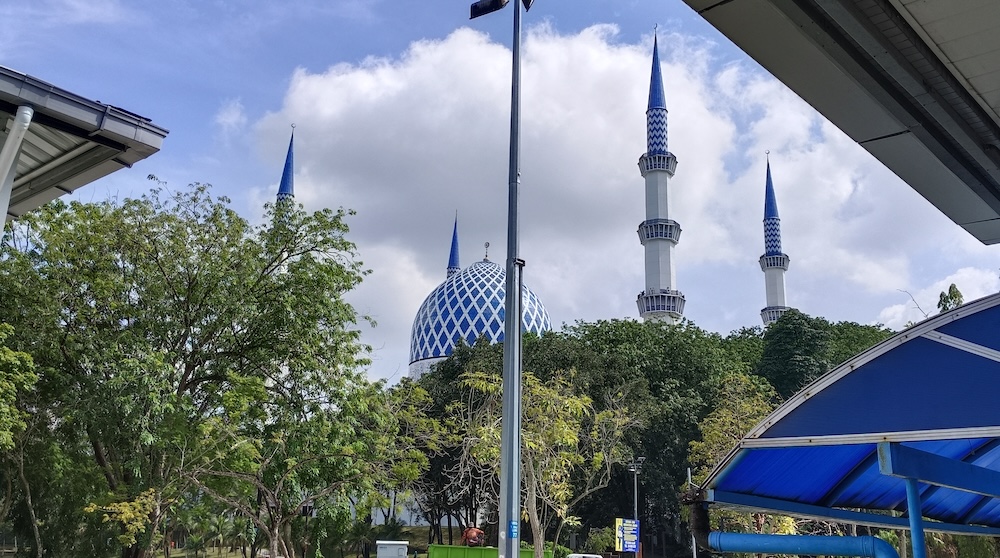 shah-alam-blue-mosque