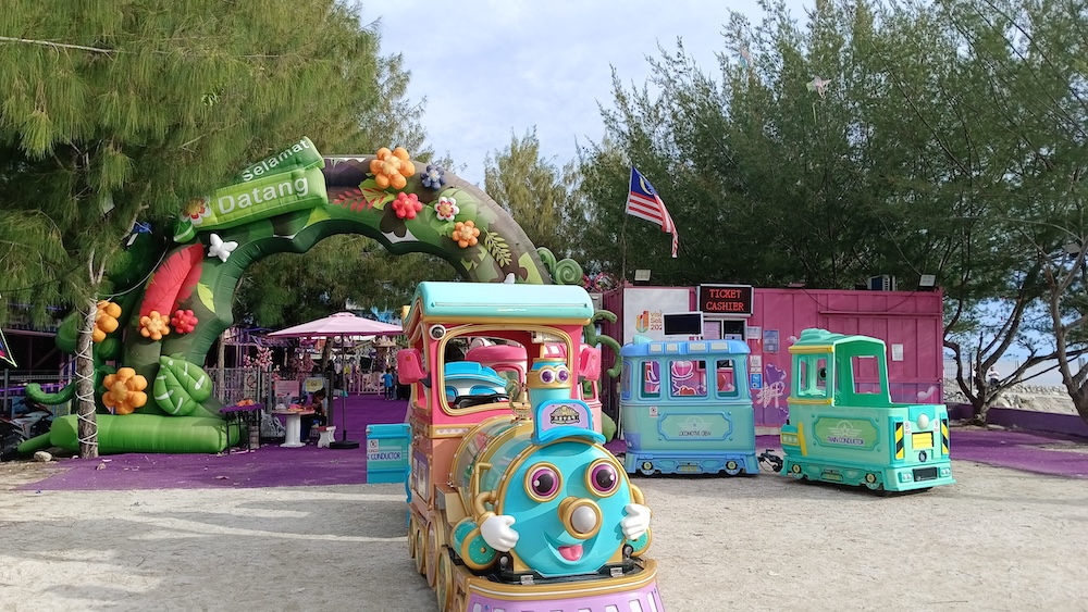 sekinchan-pink-sand-playground