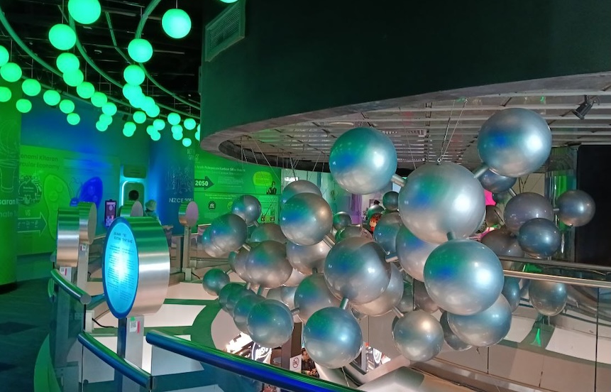 petrosains-klcc-molecular-world