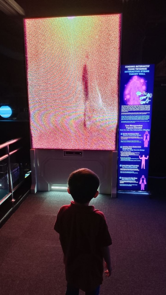 interactive-string-theory-wall-planetarium-negara