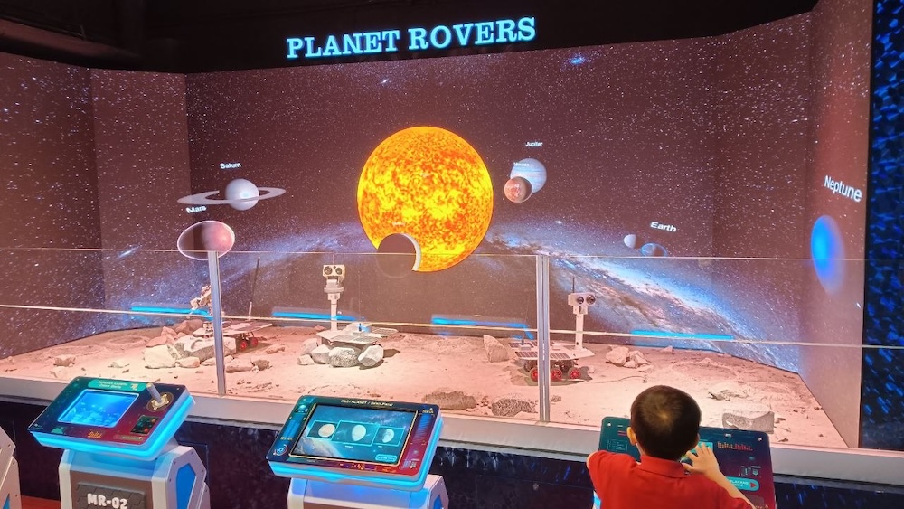 planet-rovers-planetarium-negara