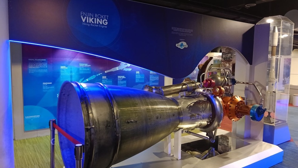 viking-rocket-engine-planetarium-negara